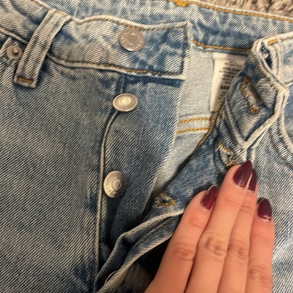 H&M High rise distressed jeans - Picture 6 of 9